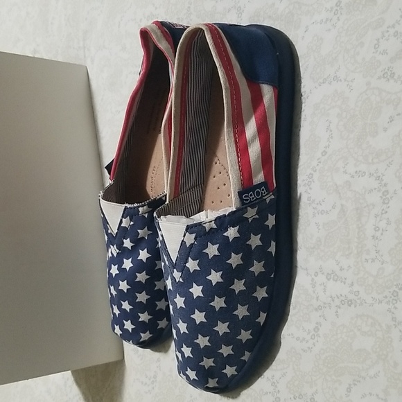 BOBS from Skechers Women' s Red/white/blue Slip On Shoes 9 - Picture 3 of 7